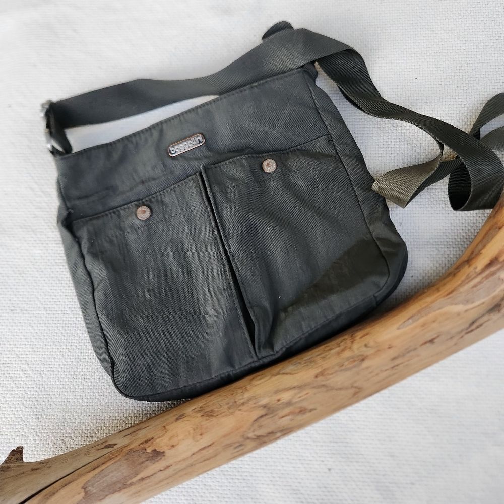 Baggalini black crossbody